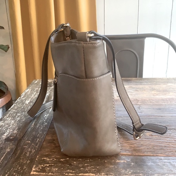 Louenhide vegan leather crossbody in grey - Picture 5 of 5